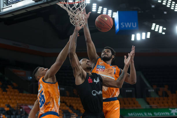 都证明他有 都证明他有