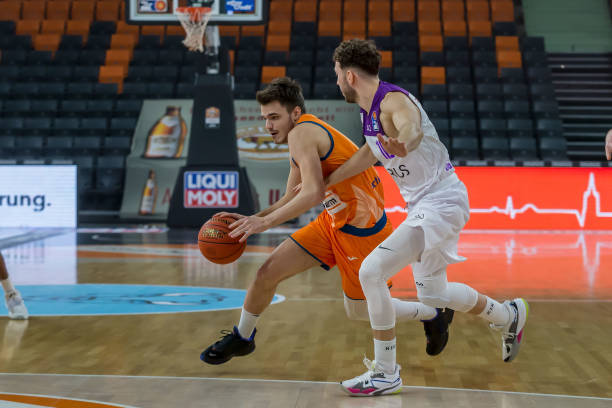 正是在与这 正是在与这